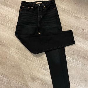 Levi’s Wedgie Icon Jeans- Black- size 25